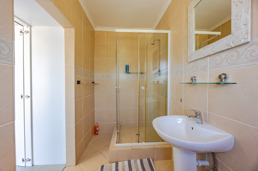 5 Bedroom Property for Sale in Flamingo Vlei Western Cape